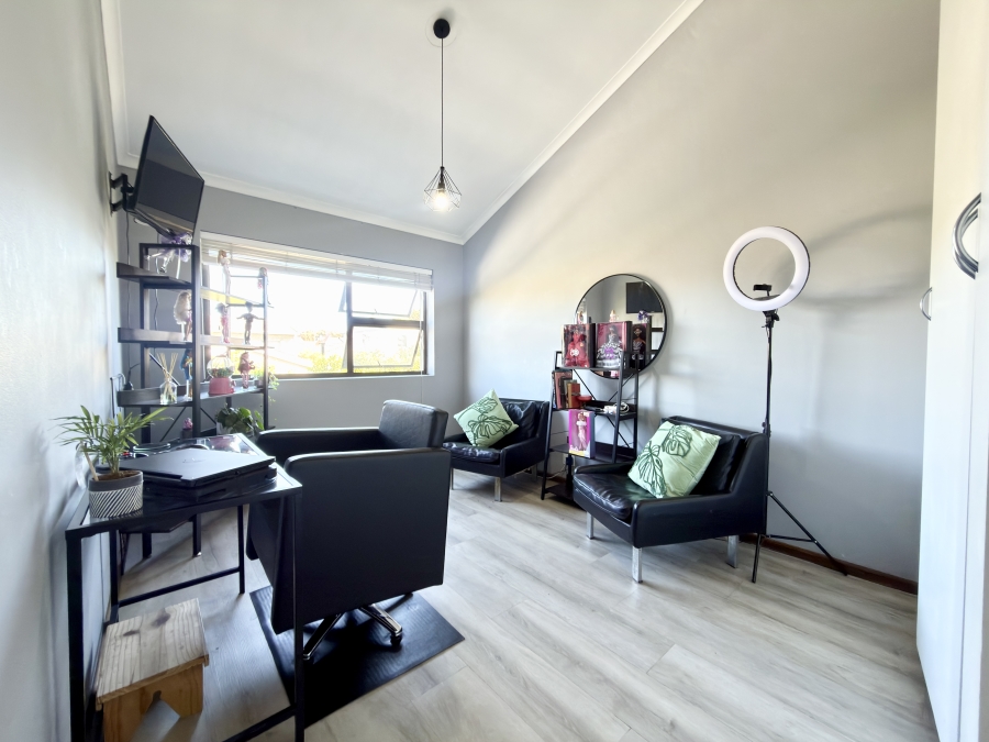 2 Bedroom Property for Sale in Flamingo Vlei Western Cape